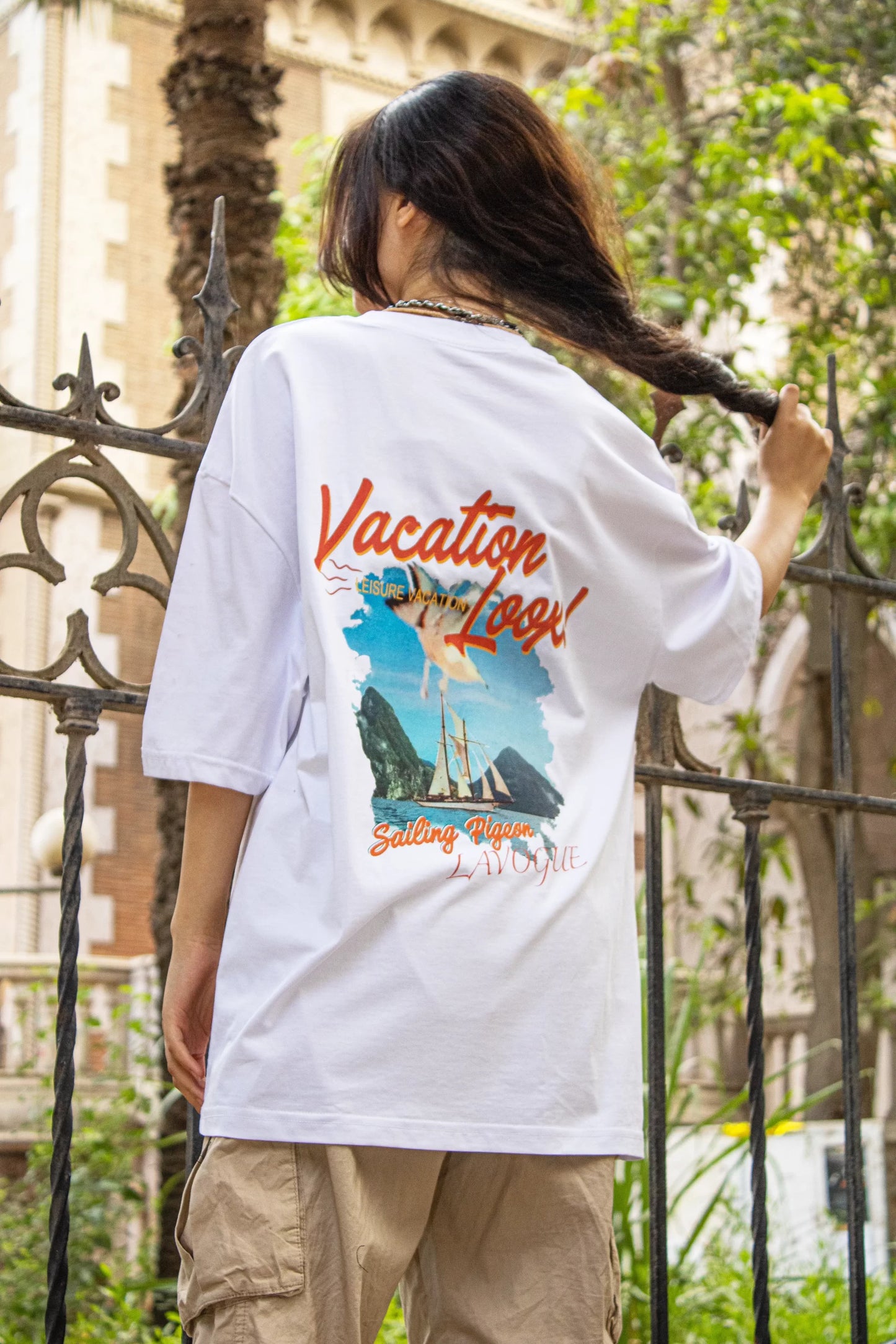 VACATION LOOK OVERSIZED TEE